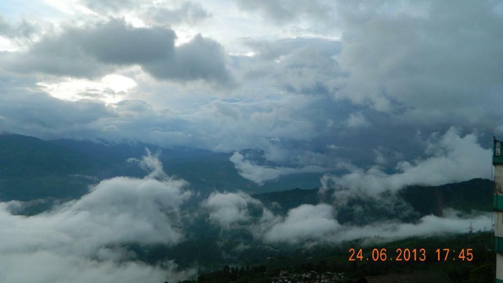 The River View Homestay Kurseong Екстериор снимка